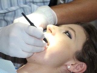 Víte, že je možné zachránit zub i se závažnějším kazem? | Klinika Mediestetik